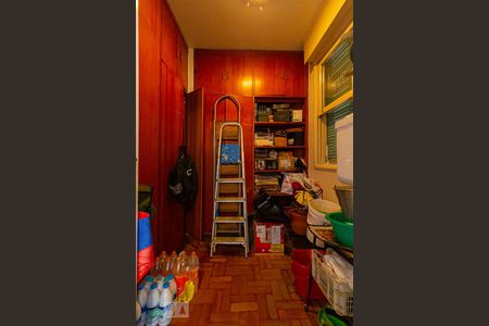 Apartamento à venda com 229m², 4 quartos e 2 vagas Apartamento à venda com 229m², 4 quartos e 2 vagasQuarto de Serviço