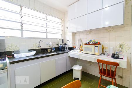 Apartamento à venda com 229m², 4 quartos e 2 vagas Apartamento à venda com 229m², 4 quartos e 2 vagasCozinha