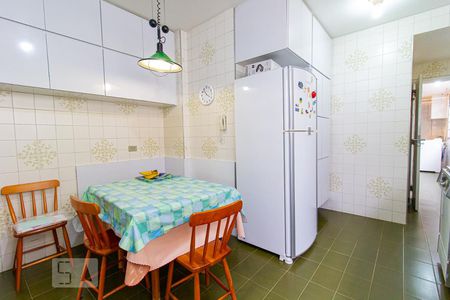 Apartamento à venda com 229m², 4 quartos e 2 vagas Apartamento à venda com 229m², 4 quartos e 2 vagasCozinha