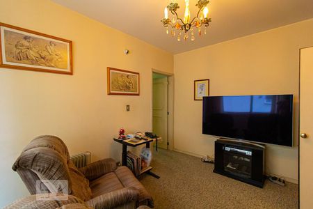 Apartamento à venda com 229m², 4 quartos e 2 vagas Apartamento à venda com 229m², 4 quartos e 2 vagasSala de TV