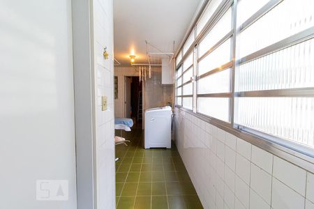 Apartamento à venda com 229m², 4 quartos e 2 vagas Apartamento à venda com 229m², 4 quartos e 2 vagasÁrea de Serviço