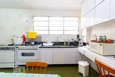 Apartamento à venda com 229m², 4 quartos e 2 vagas Apartamento à venda com 229m², 4 quartos e 2 vagasCozinha