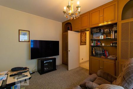 Apartamento à venda com 229m², 4 quartos e 2 vagas Apartamento à venda com 229m², 4 quartos e 2 vagasSala de TV