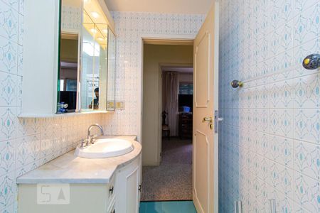 Apartamento à venda com 229m², 4 quartos e 2 vagas Apartamento à venda com 229m², 4 quartos e 2 vagasBanheiro Social