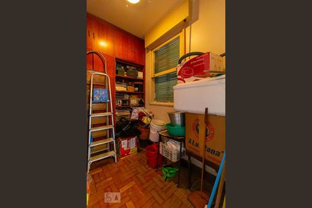 Apartamento à venda com 229m², 4 quartos e 2 vagas Apartamento à venda com 229m², 4 quartos e 2 vagasQuarto de Serviço