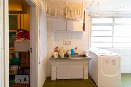 Apartamento à venda com 229m², 4 quartos e 2 vagas Apartamento à venda com 229m², 4 quartos e 2 vagasÁrea de Serviço