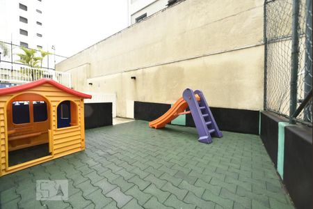 Apartamento à venda com 120m², 3 quartos e 2 vagasÁrea comum - playground