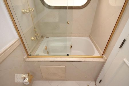 Apartamento à venda com 290m², 3 quartos e 2 vagasBanheiro da Suíte 1