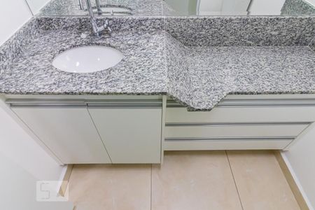 Apartamento à venda com 70m², 2 quartos e 2 vagas Apartamento à venda com 70m², 2 quartos e 2 vagasBanheiro
