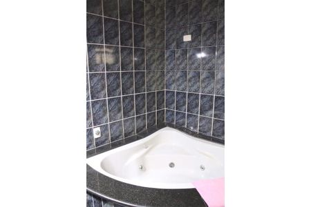 Casa à venda com 298m², 5 quartos e 4 vagasBanheiro 2- Suíte