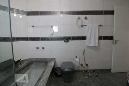 Apartamento à venda com 186m², 3 quartos e 3 vagasBanheiro da Suite 3 