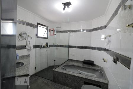 Apartamento à venda com 186m², 3 quartos e 3 vagasBanheiro da Suite 3 