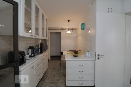 Apartamento à venda com 186m², 3 quartos e 3 vagasCozinha 