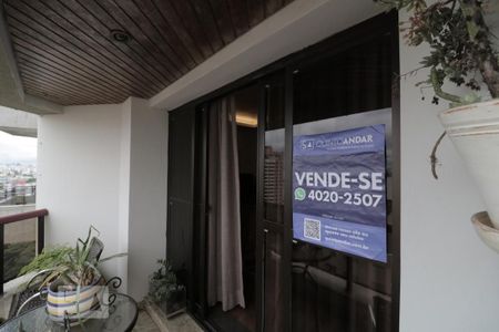 Apartamento à venda com 186m², 3 quartos e 3 vagasSacada da Sala - instalação de plaquinha