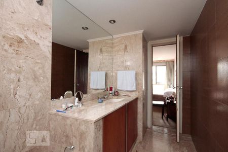 Apartamento à venda com 480m², 4 quartos e 4 vagasBanheiro da Suíte