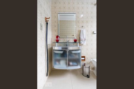 Casa à venda com 60m², 1 quarto e 2 vagasBanheiro