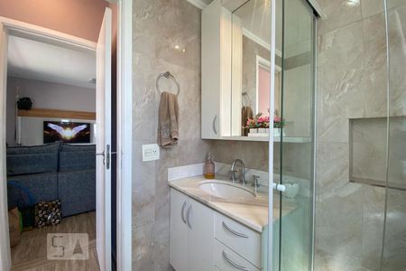 Apartamento à venda com 72m², 2 quartos e 2 vagas Apartamento à venda com 72m², 2 quartos e 2 vagasBanheiro da Suíte 1