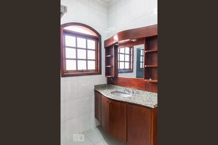 Casa à venda com 264m², 3 quartos e 4 vagasBanheiro da suíte 2