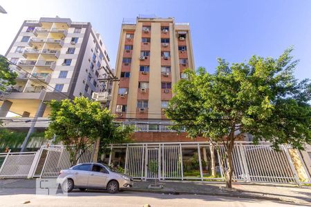 Apartamento à venda com 94m², 3 quartos e 1 vaga Apartamento à venda com 94m², 3 quartos e 1 vagaFachada