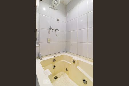 Apartamento à venda com 120m², 4 quartos e 1 vagaBanheiro da Suíte