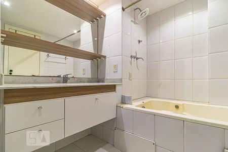 Apartamento à venda com 120m², 4 quartos e 1 vagaBanheiro da Suíte