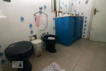 Casa à venda com 254m², 4 quartos e 4 vagasBanheiro Social