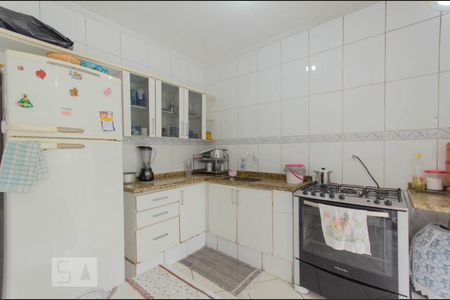 Casa à venda com 200m², 4 quartos e 2 vagas Casa à venda com 200m², 4 quartos e 2 vagasCozinha