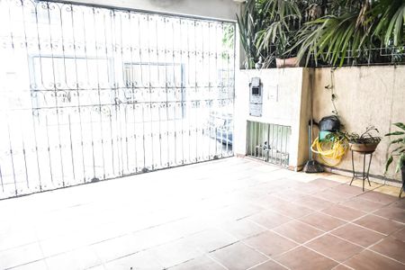 Casa à venda com 127m², 2 quartos e 2 vagas Casa à venda com 127m², 2 quartos e 2 vagasGaragem