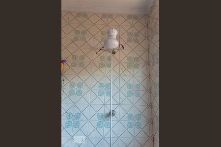 Casa à venda com 70m², 2 quartos e 2 vagasChuveiro