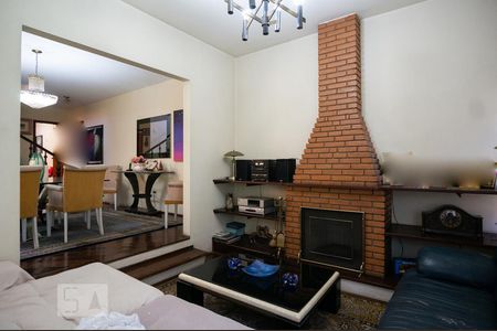 Sala de casa para alugar com 4 quartos, 235m² em Vila Fiat Lux, São Paulo