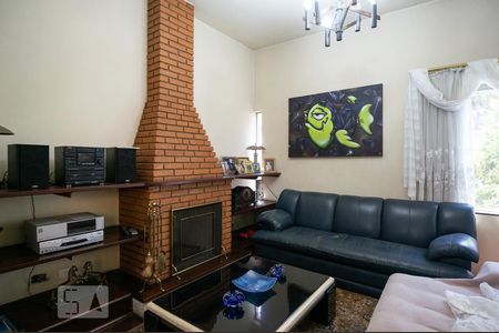 Sala de casa para alugar com 4 quartos, 235m² em Vila Fiat Lux, São Paulo