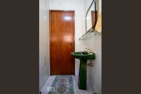Lavabo de casa para alugar com 4 quartos, 235m² em Vila Fiat Lux, São Paulo