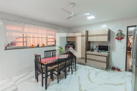 Casa à venda com 280m², 3 quartos e 4 vagas Casa à venda com 280m², 3 quartos e 4 vagasCozinha