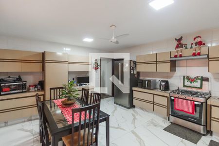 Casa à venda com 280m², 3 quartos e 4 vagas Casa à venda com 280m², 3 quartos e 4 vagasCozinha