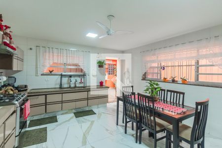 Casa à venda com 280m², 3 quartos e 4 vagas Casa à venda com 280m², 3 quartos e 4 vagasCozinha