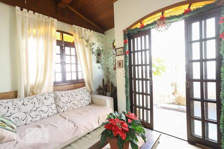 Sala de casa à venda com 3 quartos, 200m² em Vila Vitório Mazzei, São Paulo