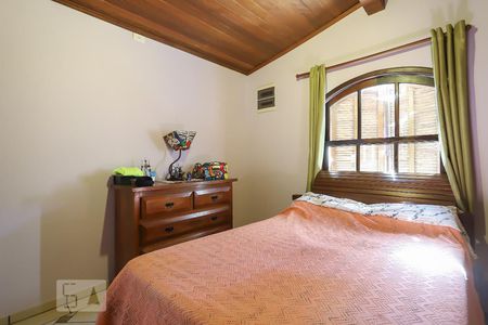 Suíte de casa à venda com 3 quartos, 200m² em Vila Vitório Mazzei, São Paulo