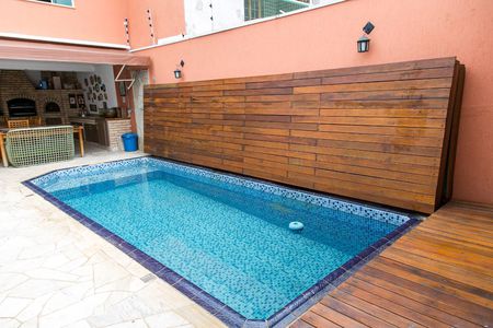 Casa à venda com 200m², 3 quartos e 4 vagasPiscina