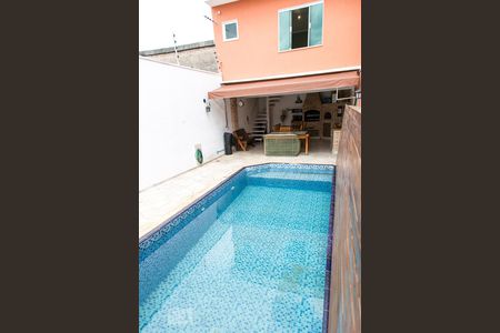 Casa à venda com 200m², 3 quartos e 4 vagasPiscina