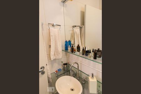 Casa à venda com 200m², 3 quartos e 4 vagasBanheiro da Suíte