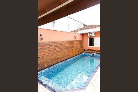 Casa à venda com 200m², 3 quartos e 4 vagasPiscina