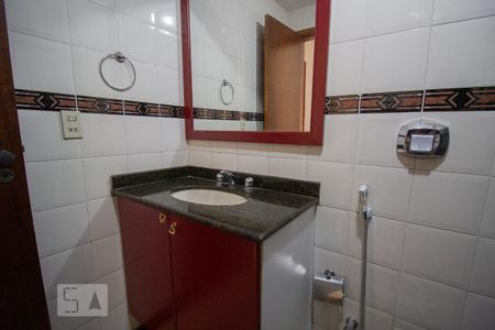 Apartamento para alugar com 250m², 3 quartos e 2 vagasBanheiro