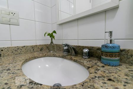 Apartamento à venda com 76m², 2 quartos e 2 vagasBanheiro 2 - Pia