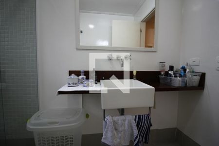 Casa à venda com 400m², 4 quartos e 5 vagasBanheiro da Suíte 4