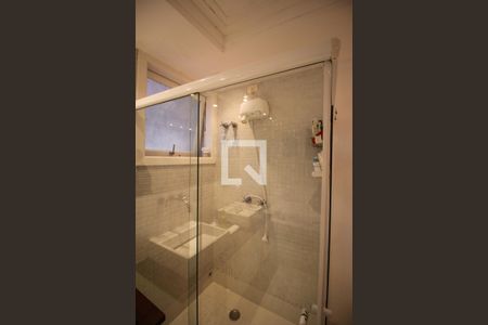 Casa à venda com 400m², 4 quartos e 5 vagasDetalhe do Banheiro da Suite