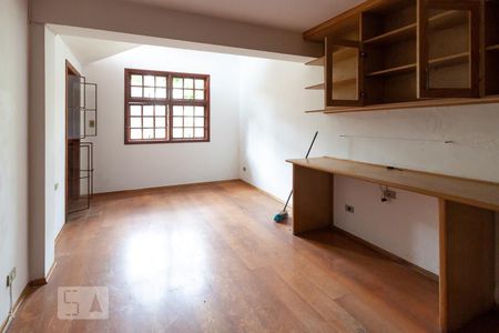 Casa à venda com 280m², 3 quartos e 2 vagas Casa à venda com 280m², 3 quartos e 2 vagasEscritório