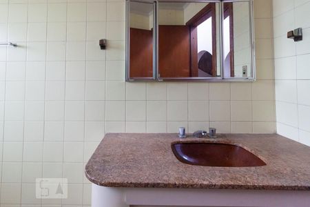 Casa à venda com 280m², 3 quartos e 2 vagas Casa à venda com 280m², 3 quartos e 2 vagasBanheiro