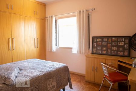 Casa à venda com 302m², 3 quartos e 6 vagas Casa à venda com 302m², 3 quartos e 6 vagasQUARTO 2