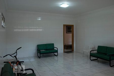 Casa à venda com 302m², 3 quartos e 6 vagas Casa à venda com 302m², 3 quartos e 6 vagasGARAGEM