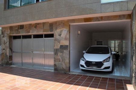 Casa à venda com 302m², 3 quartos e 6 vagas Casa à venda com 302m², 3 quartos e 6 vagasQUINTAL